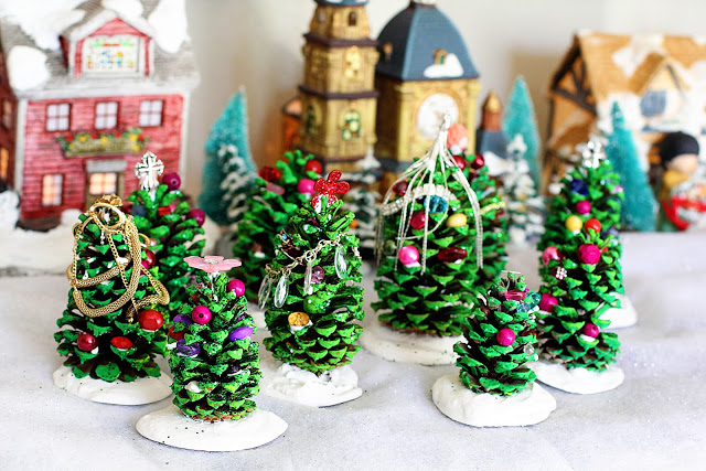 Easy Christmas Crafts - Pine Cone Crafts